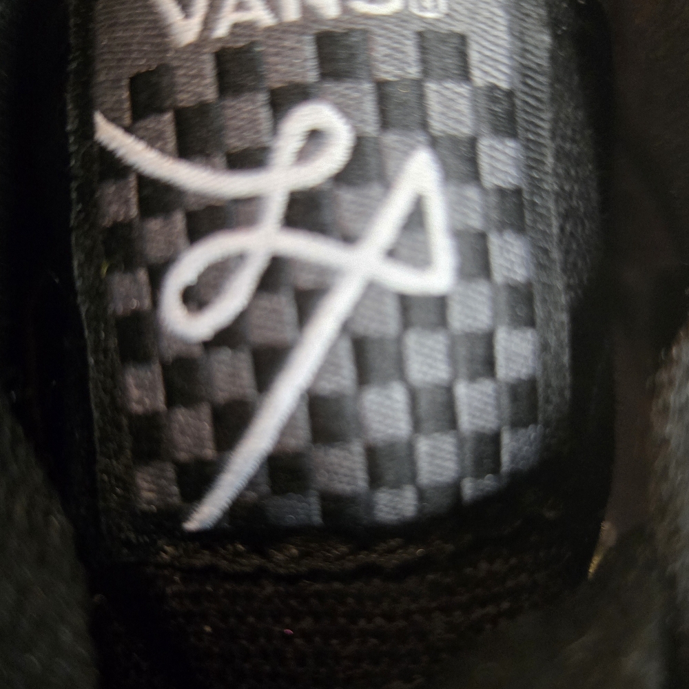 Vans Black and Red Sneakers Low-Top Casual - Picture 3 of 8